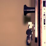 Digitale sleutel op een vergrendeld scherm als symbool voor wallet-beveiliging